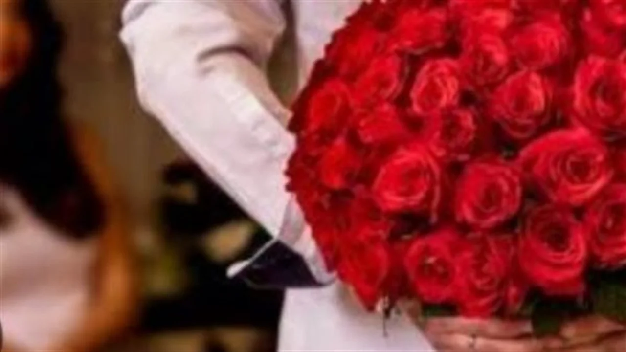 كلمات من القلب.. طرق مبتكرة لتهنئة شريك حياتك في يوم الحب العالمي